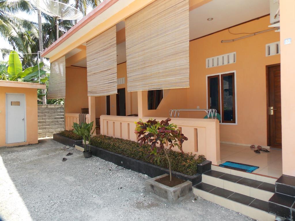 Hotel Putra Sindang Asih Batukaras Exterior foto
